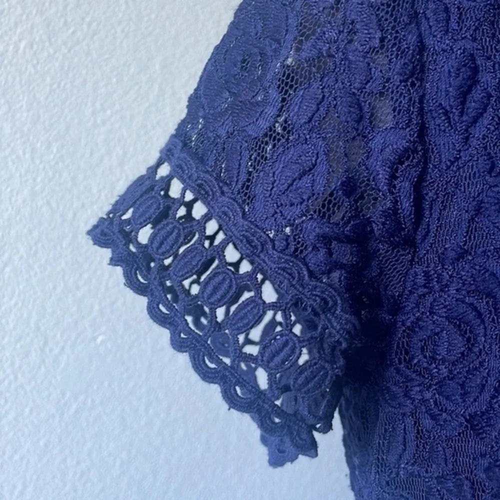 Laundry dress by Shelli Segal size small Los Angeles navy blue lace